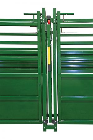 Easy Flow adjustable cattle alley with rolling alley gate